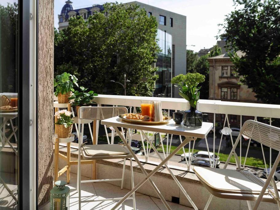 Bright 2Br Apartment - Top Location - City Balcony Bucureşti Ngoại thất bức ảnh