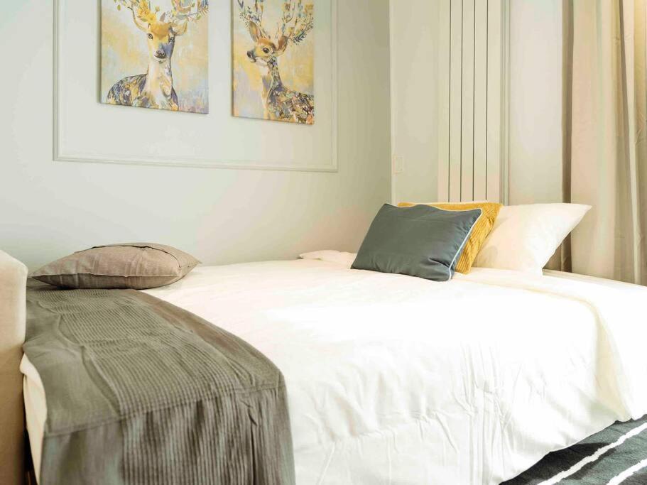 Bright 2Br Apartment - Top Location - City Balcony Bucureşti Ngoại thất bức ảnh