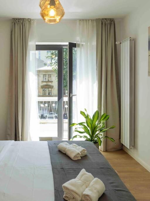 Bright 2Br Apartment - Top Location - City Balcony Bucureşti Ngoại thất bức ảnh