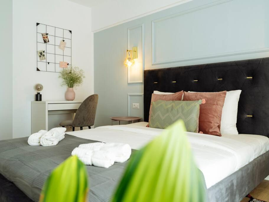 Bright 2Br Apartment - Top Location - City Balcony Bucureşti Ngoại thất bức ảnh