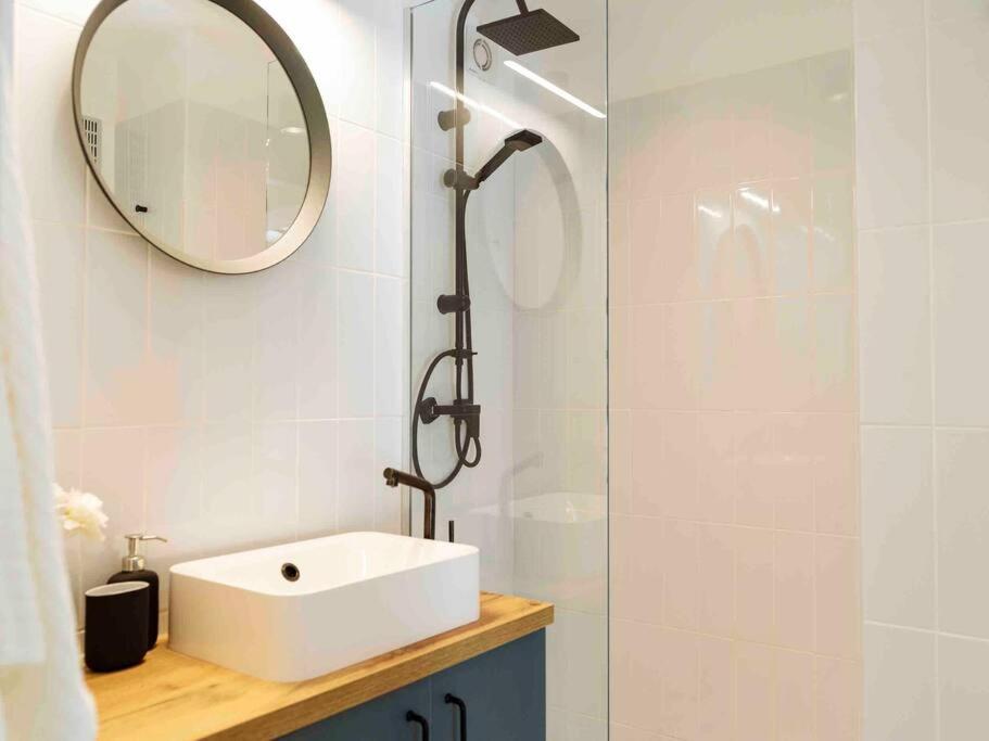 Bright 2Br Apartment - Top Location - City Balcony Bucureşti Ngoại thất bức ảnh