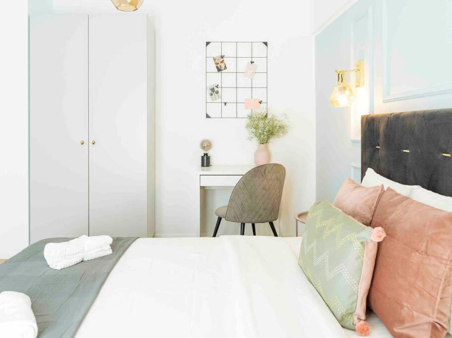 Bright 2Br Apartment - Top Location - City Balcony Bucureşti Ngoại thất bức ảnh