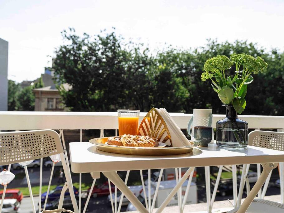 Bright 2Br Apartment - Top Location - City Balcony Bucureşti Ngoại thất bức ảnh